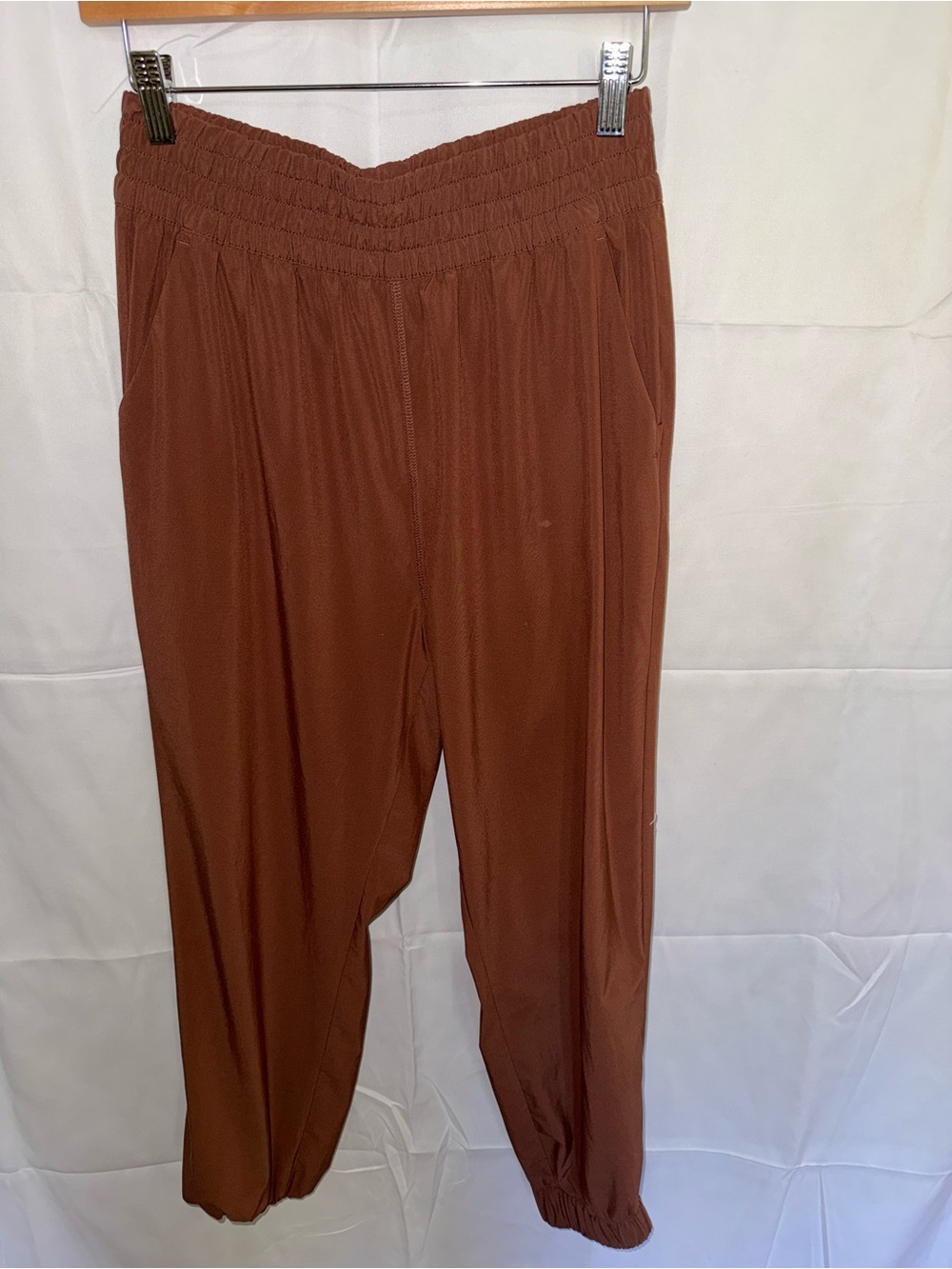 Vuori Rust Smocked Waist Jogger Pants